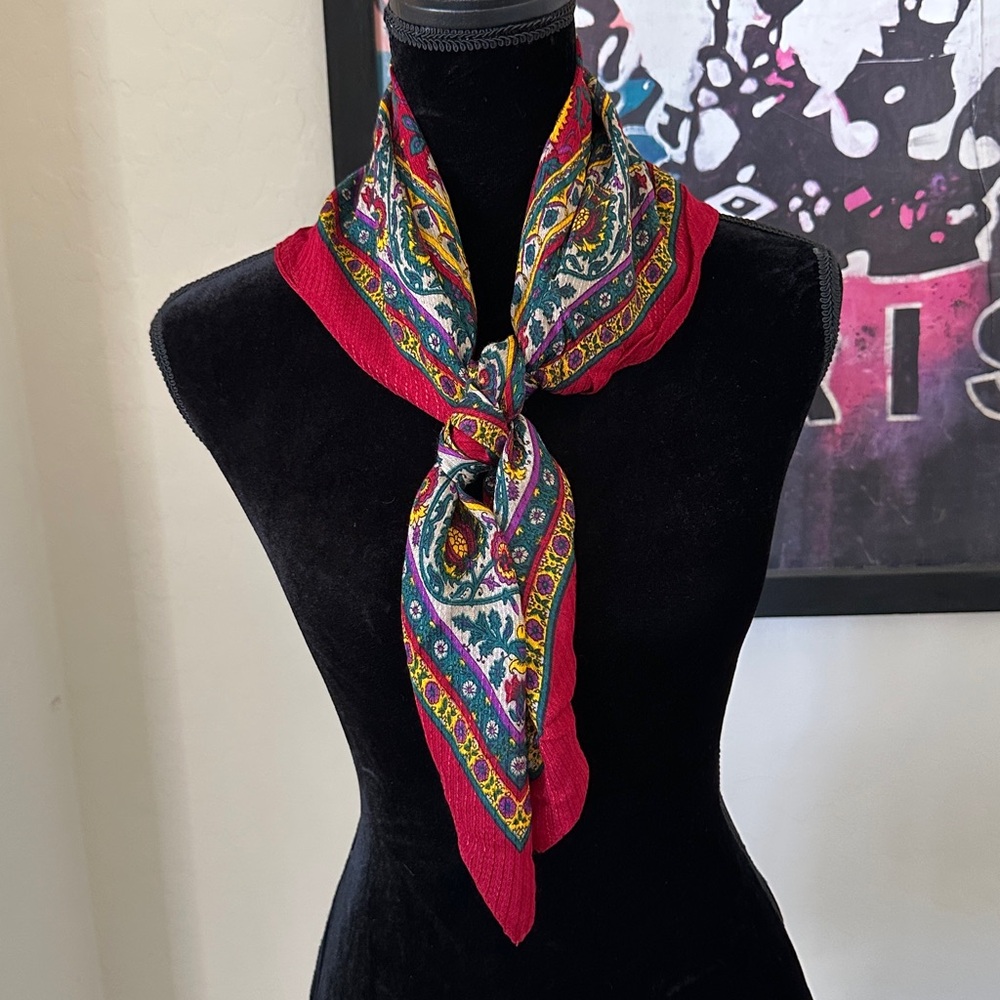 Elegant Vintage Floral Pattern Square Scarf